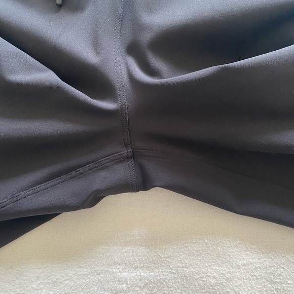 Lululemon | Stretch High Rise Pant 7/8 Length in black - Picture 4 of 6
